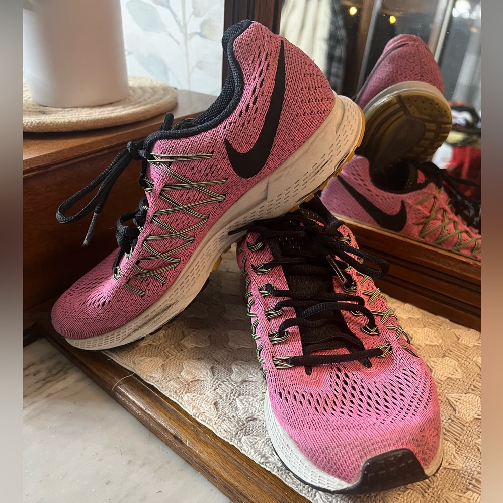 NIKE Air Zoom Pegasus 32‎ Sneakers Athletic Shoes Pink and Green Women's Size 8